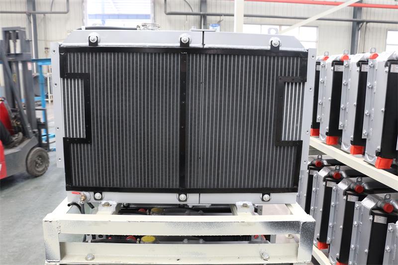 关于工程汽车散热器的介绍